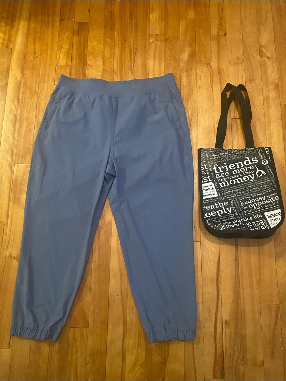 Lululemon Jogger pants with tote shopping bag Size 12